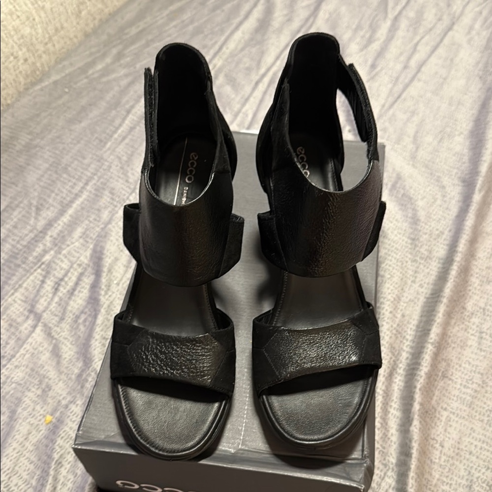 Ecco Black Sandals with Platform Sole and Ankle Strap Comfortable and Soft - Picture 1 of 9